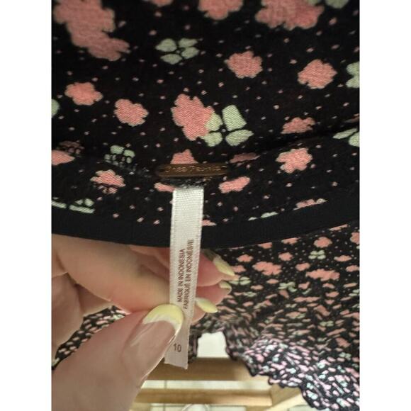 Free People IRL Floral Skirt Pull On Mid Rise Unlined Mini Black Pink Size 10 - Picture 9 of 11